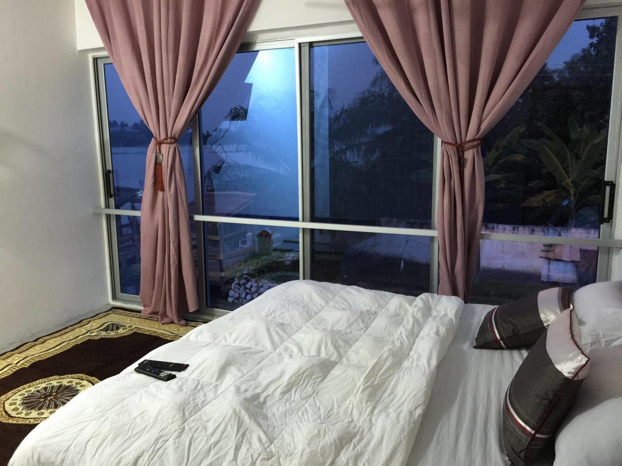 โรงแรมโวลตา อโกซอมโบ Akosombo ภายนอก รูปภาพ