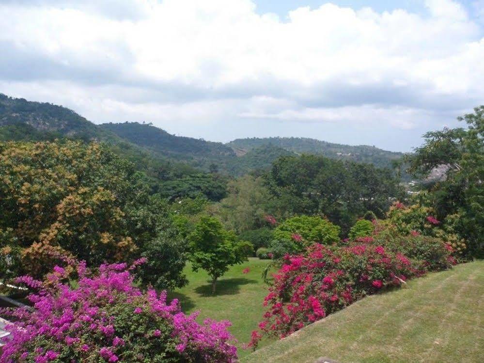 โรงแรมโวลตา อโกซอมโบ Akosombo ภายนอก รูปภาพ